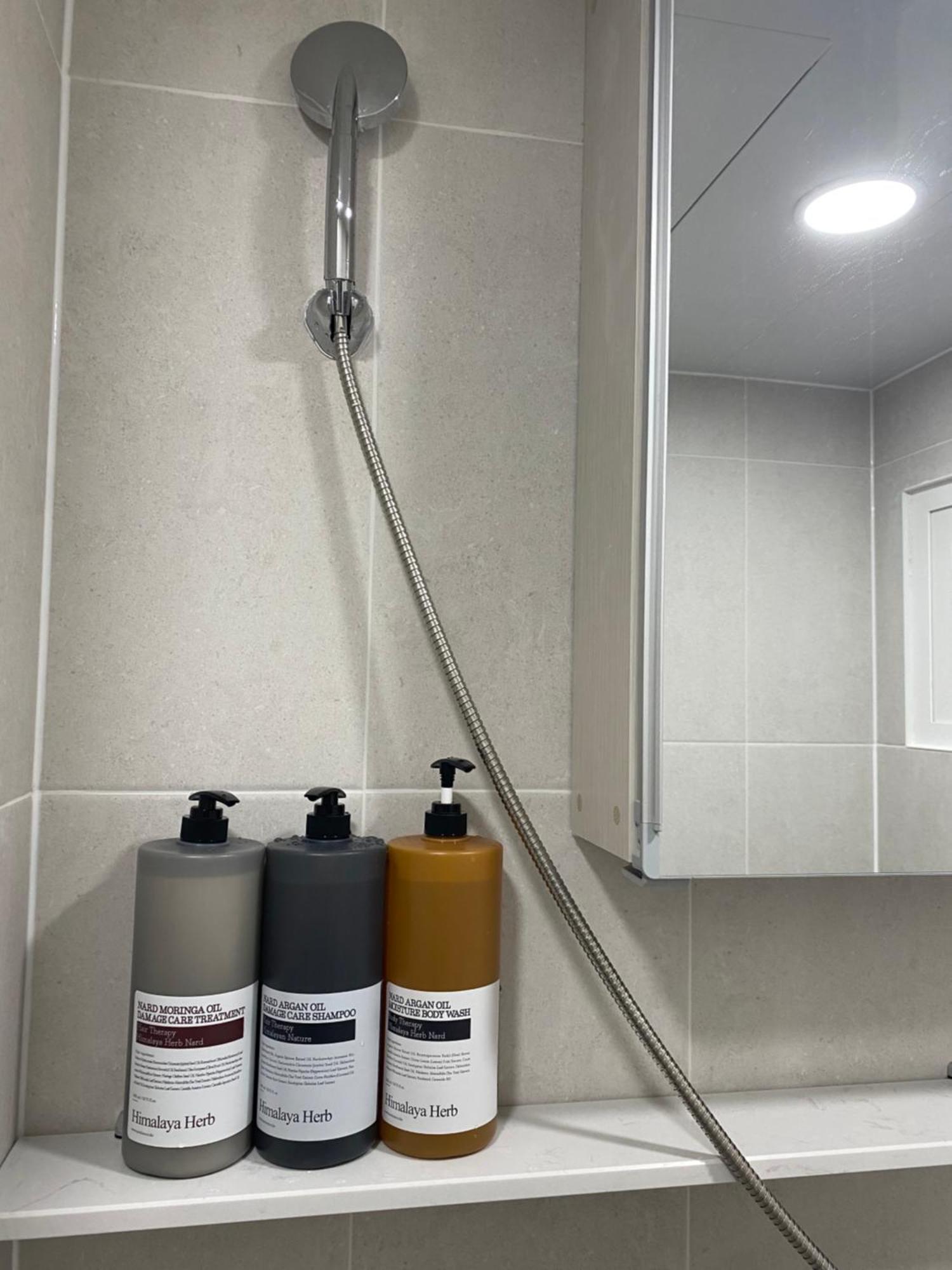 Sweethome, 2 & Beds By Kunkook Station Line2,7 Seul
