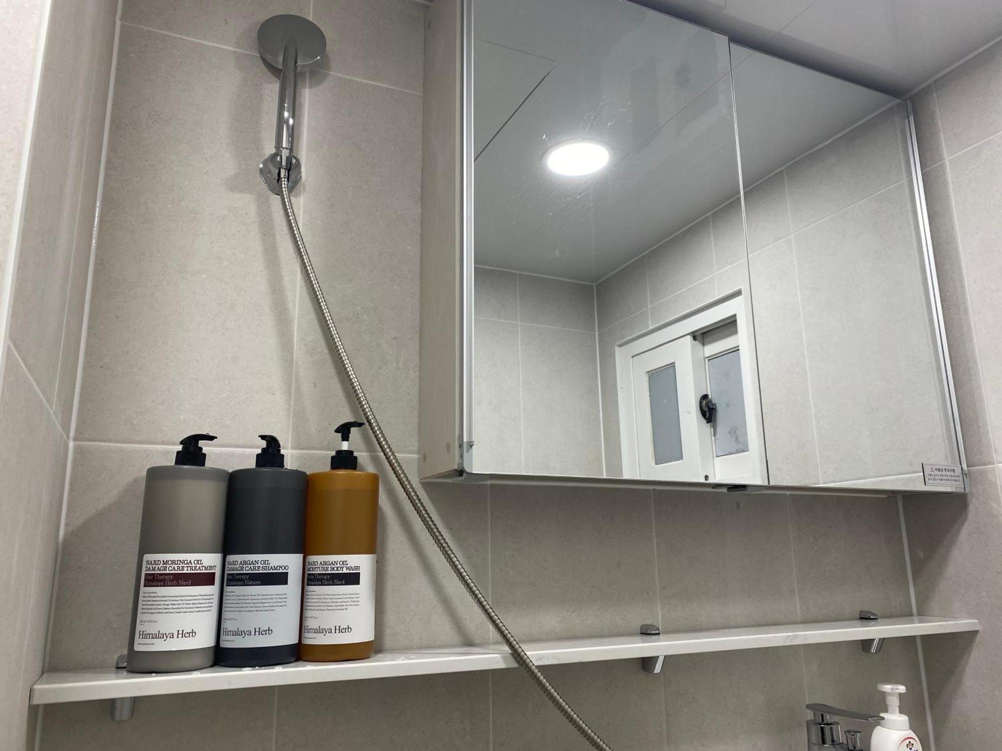 Sweethome, 2 & Beds By Kunkook Station Line2,7 Villa Seoul