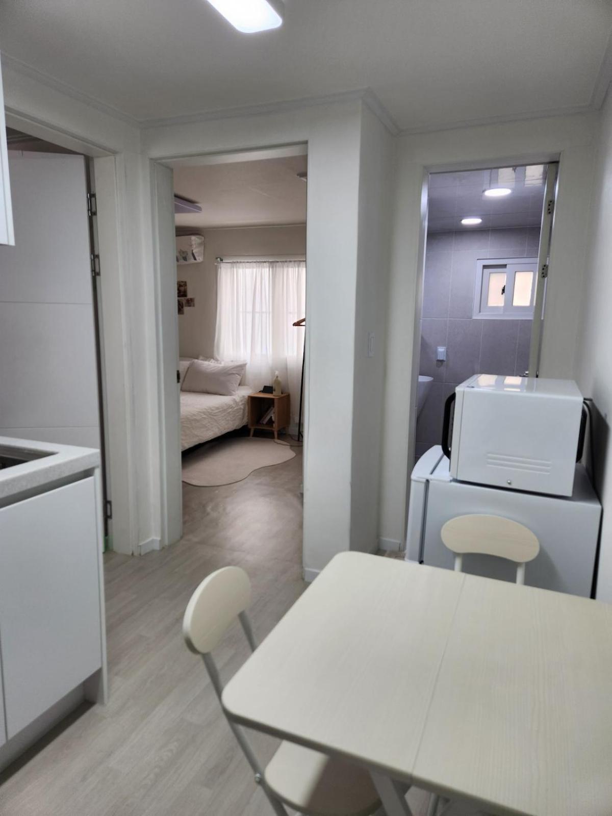 Sweethome, 2 & Beds By Kunkook Station Line2,7 * Seoul