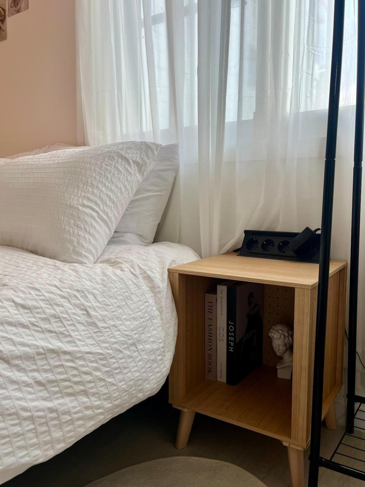Sweethome, 2 & Beds By Kunkook Station Line2,7 Seoul