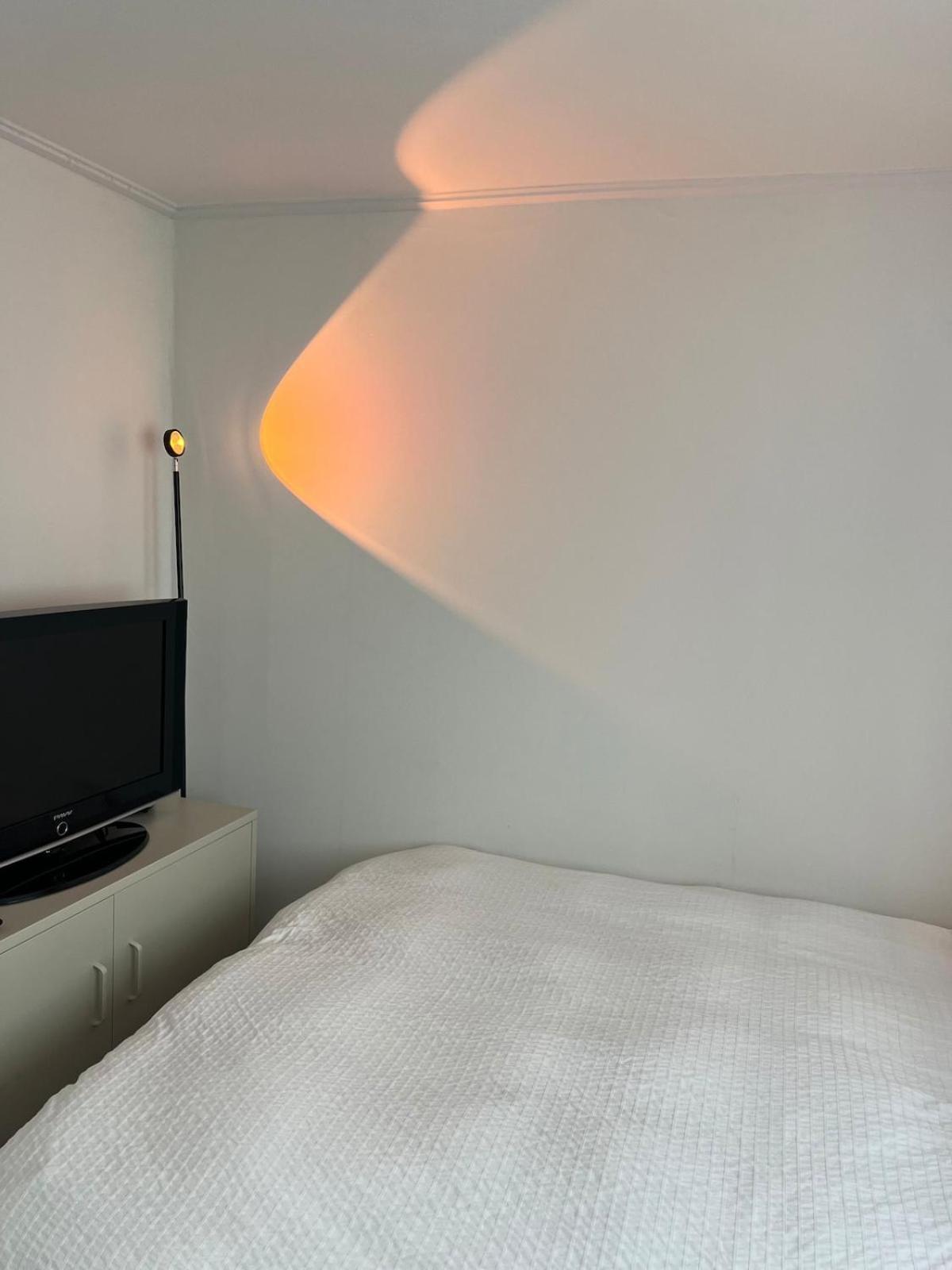 Sweethome, 2 & Beds By Kunkook Station Line2,7 Seoul